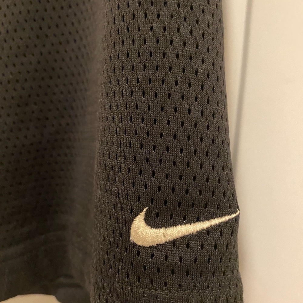 Black nike basketball shorts boys size large